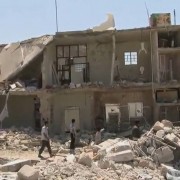 Zerstörte Gebäude in Azaz in Syrien im August 2012 (Quelle: Voice of America News/Wikimedia)