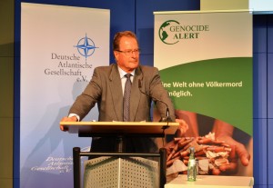 Klaus Kinkel rekapituliert die Ereignisse in Srebrenica im Juli 1995; Quelle: eigenes Foto