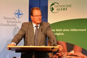 Klaus Kinkel rekapituliert die Ereignisse in Srebrenica im Juli 1995; Quelle: eigenes Foto