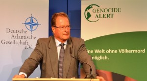 Klaus Kinkel rekapituliert die Ereignisse in Srebrenica im Juli 1995; Quelle: eigenes Foto