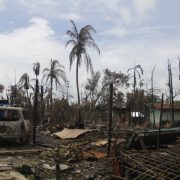 Ein niedergebranntes Haus in einem Rohingya-Dorf im nördlichen Rakhine State, August 2017 (Wikimedia/Moe Zaw (VOA))